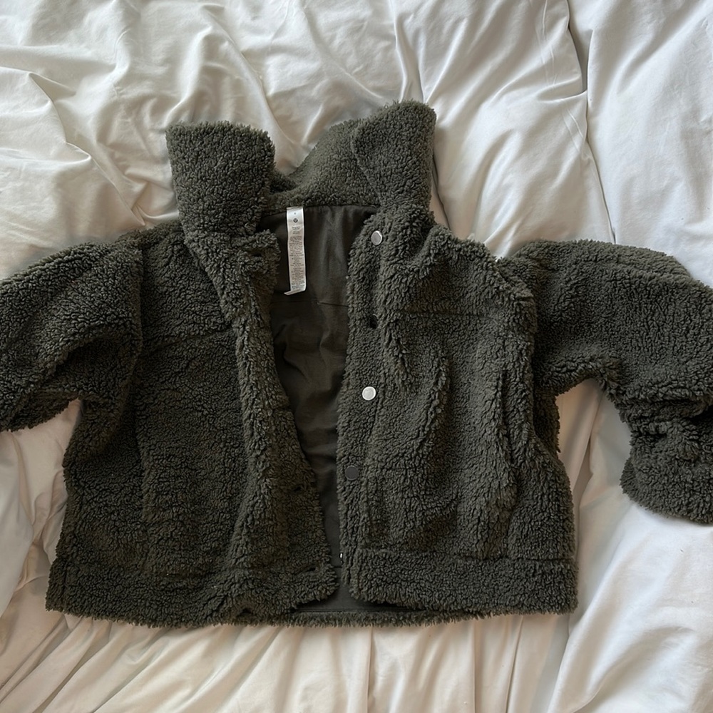 lulu cropped sherpa jacket